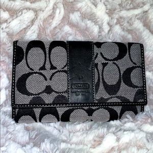 Coach women’s trifold wallet